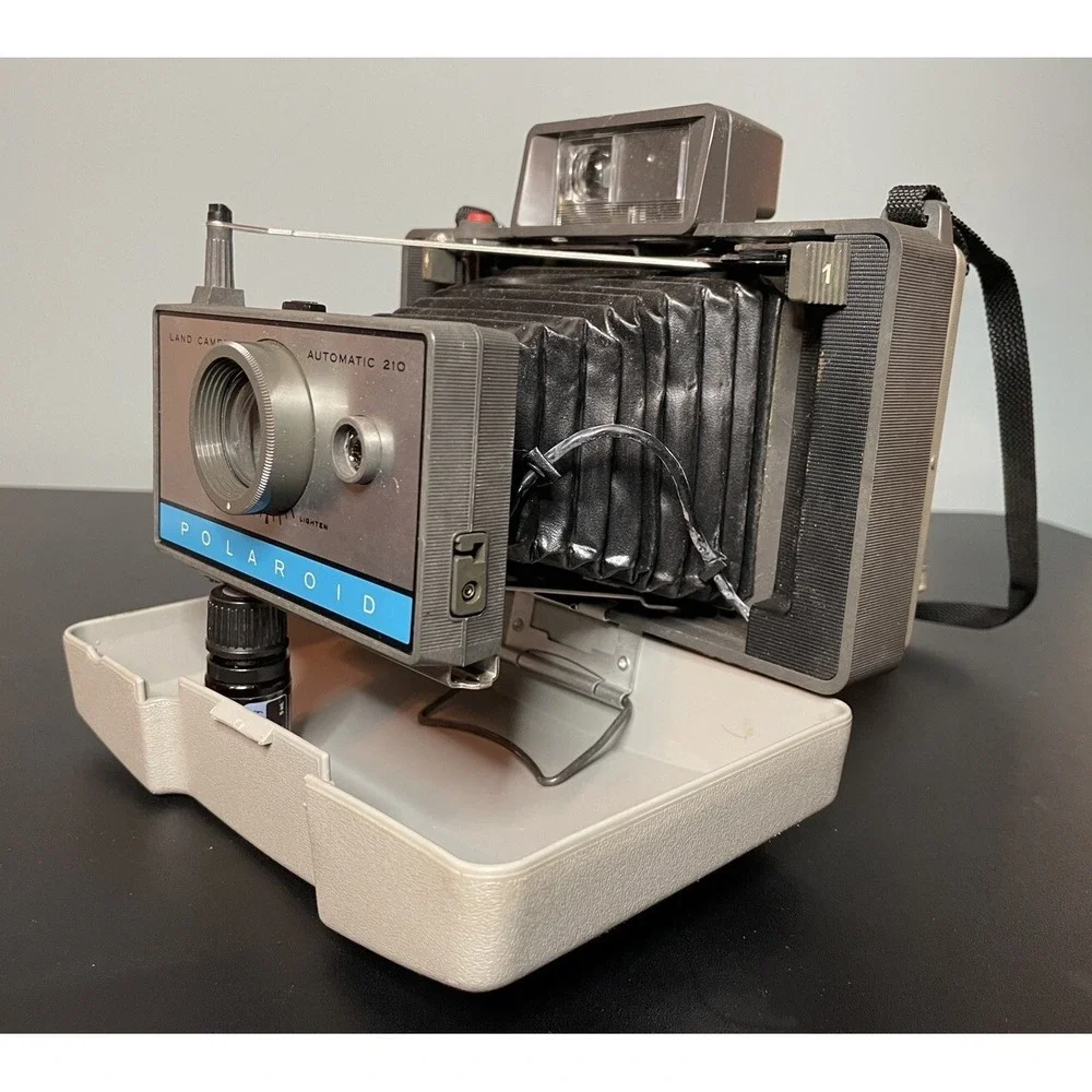 Polaroid Automatic 210 Land Camera With User's Manual & Literature Untested